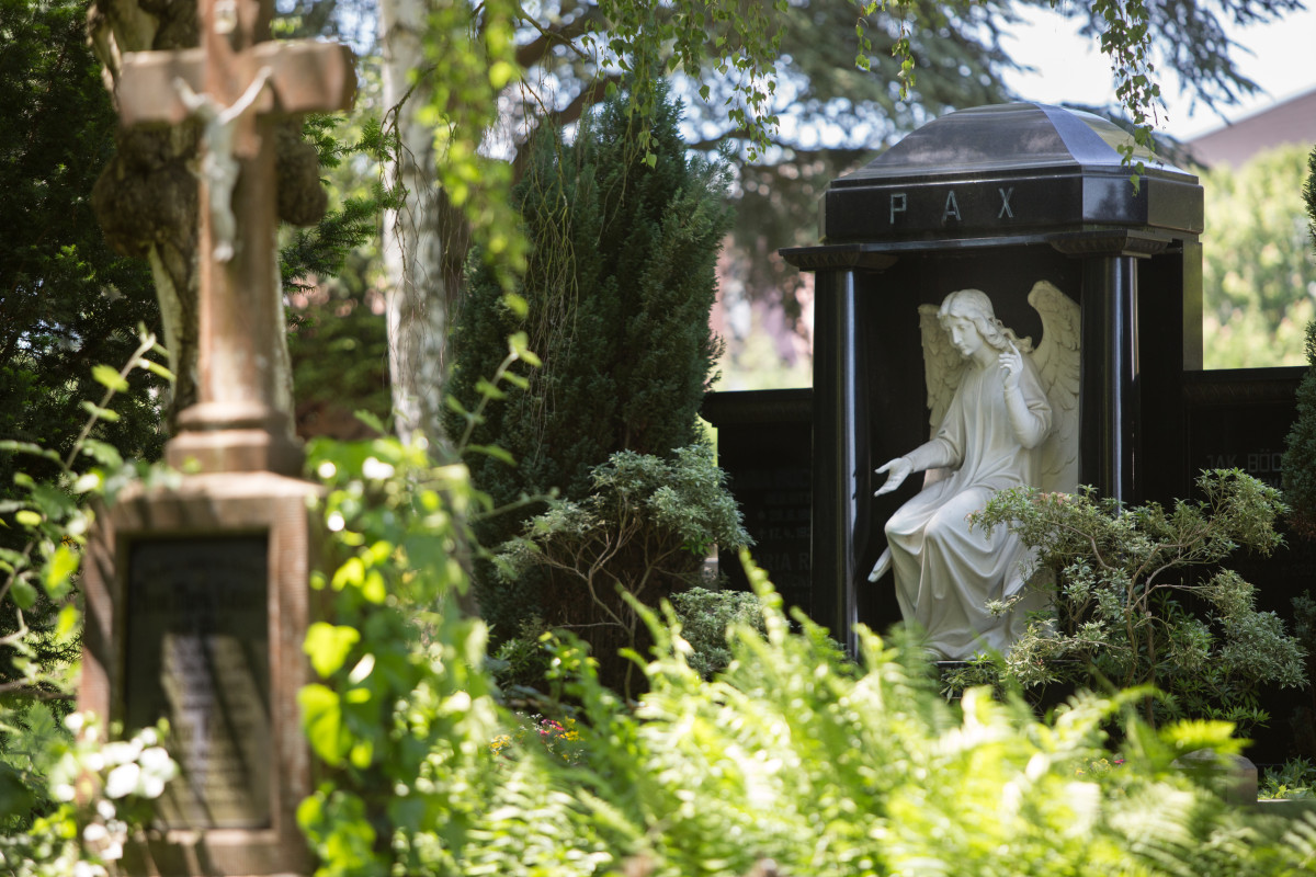 Ewigkeitssonntag Engel Friedhof Marmorengel Kreuz